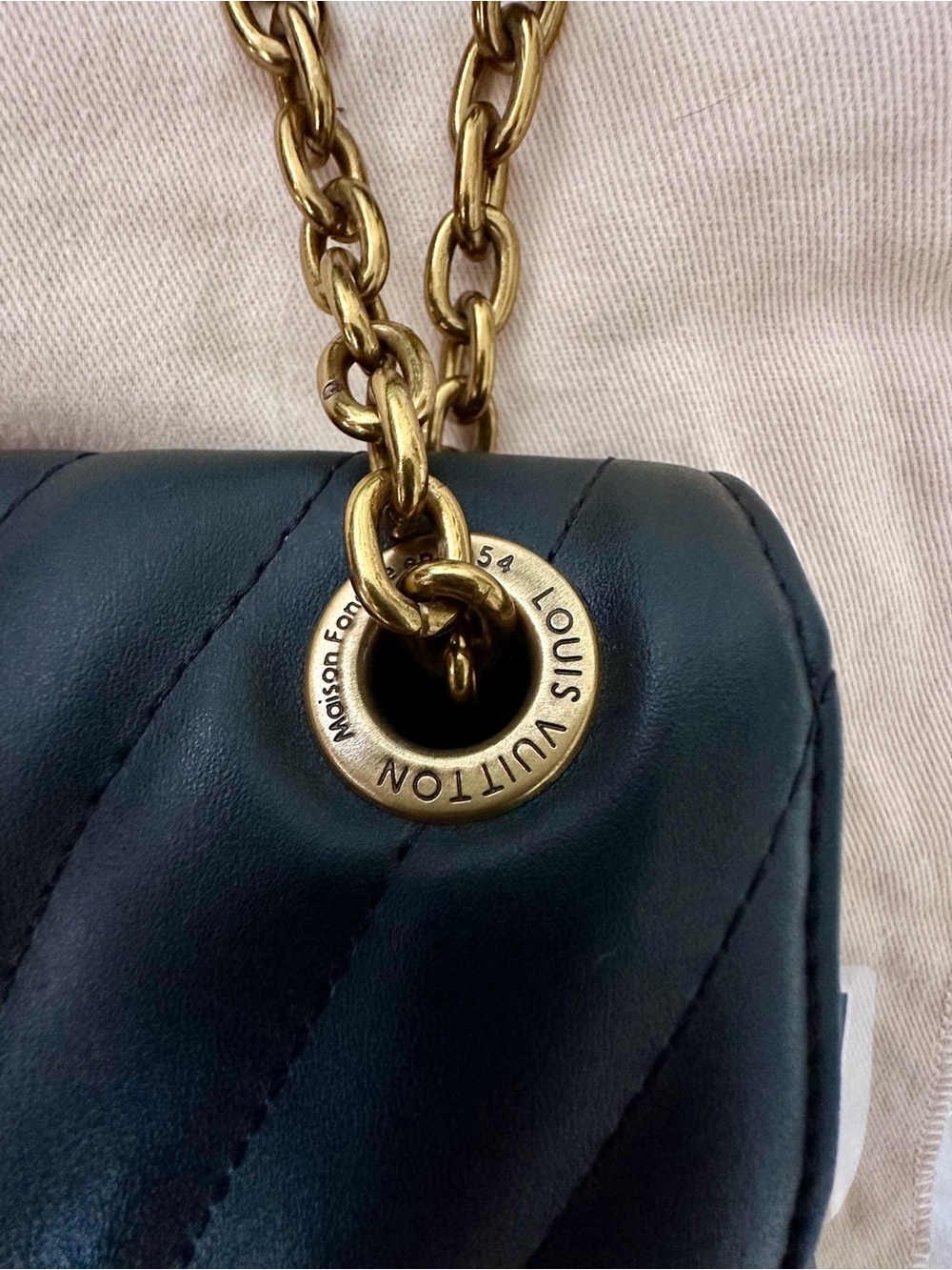 Luxury New Wave Chain Black Quilted Shoulder Bag - Picture 8 of 16